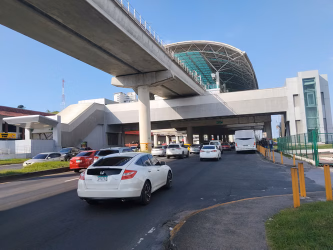Venta de casa en El Crisol 4 recámaras  2 baños, parking,   $ 90,000