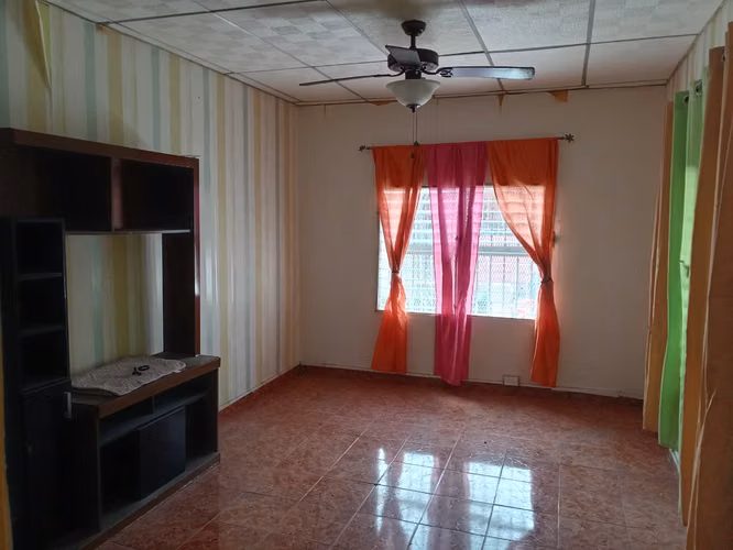 Venta de casa en El Crisol 4 recámaras  2 baños, parking,   $ 90,000