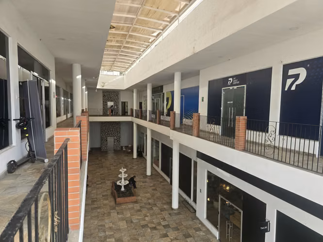 Venta Plaza comercial en Bella Vista. JR