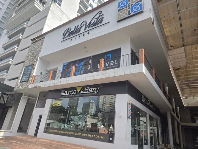 Venta Plaza comercial en Bella Vista. JR