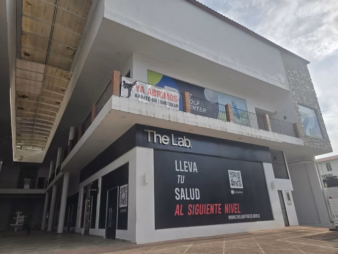Venta Plaza comercial en Bella Vista. JR