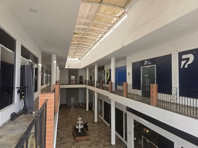 Venta Plaza comercial en Bella Vista. JR