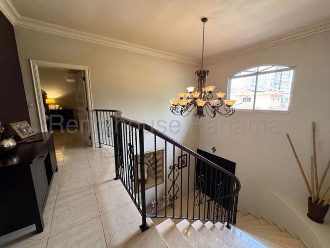 Vendo Casa Espaciosa en PH Costa de las Perlas, Costa del Este 26-6186GG
