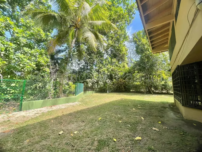 Vendo Casa Espaciosa en Las Cumbres 26-4703GG