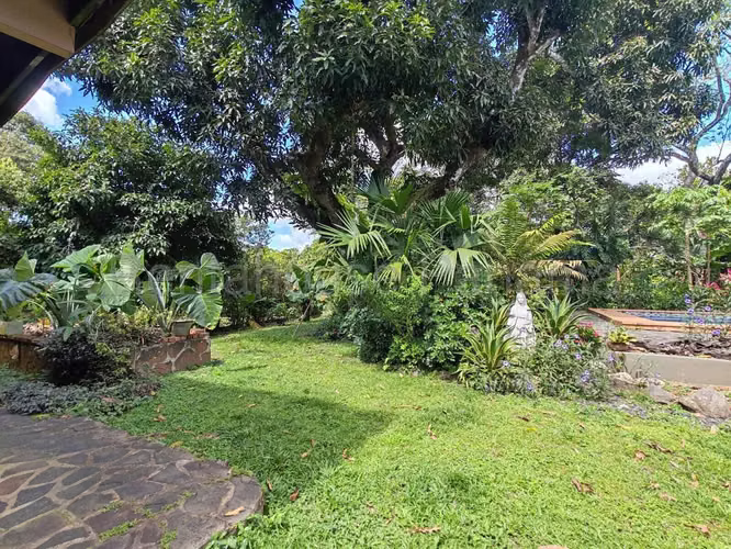 Vendo Casa Espaciosa en Las Cumbres 26-4703GG