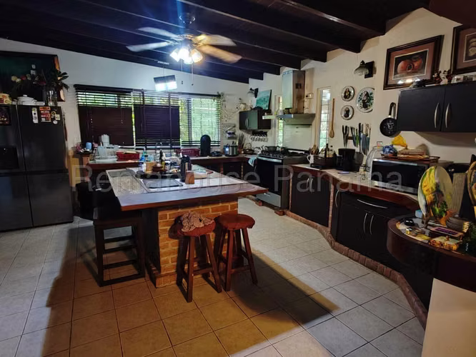 Vendo Casa Espaciosa en Las Cumbres 26-4703GG