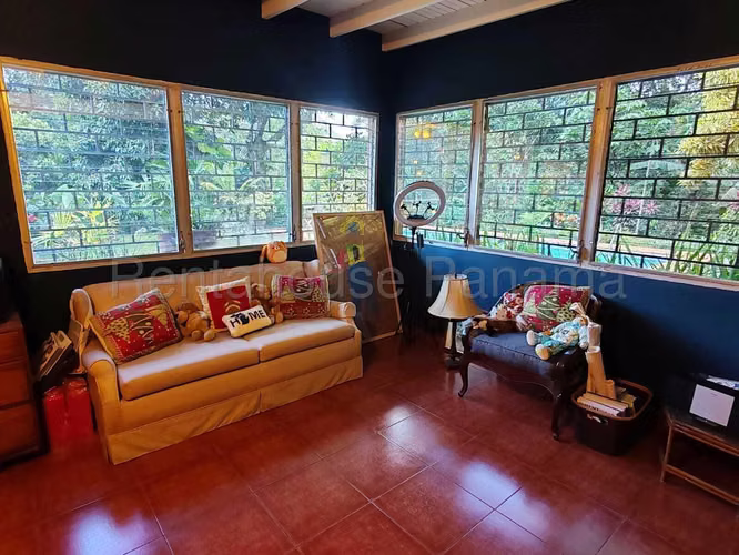 Vendo Casa Espaciosa en Las Cumbres 26-4703GG