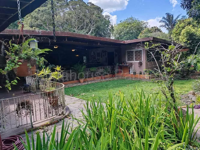 Vendo Casa Espaciosa en Las Cumbres 26-4703GG