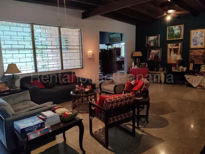 Vendo Casa Espaciosa en Las Cumbres 26-4703GG