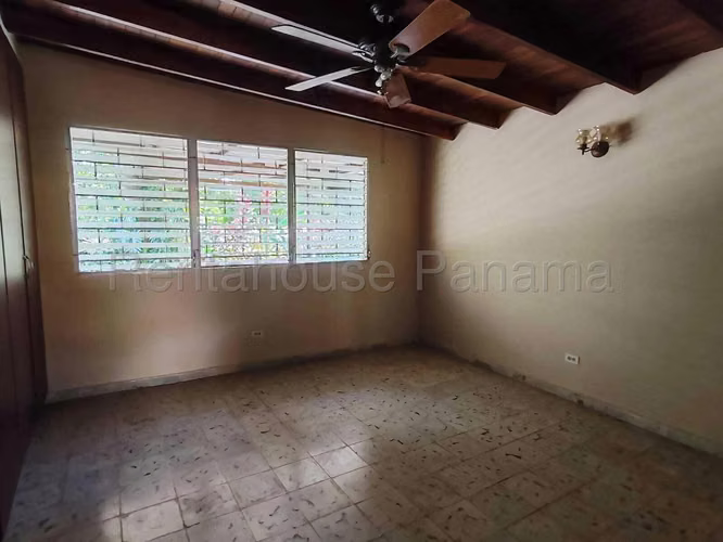 Vendo Casa Espaciosa en Las Cumbres 26-4703GG