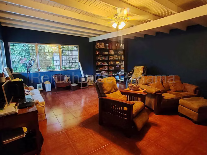 Vendo Casa Espaciosa en Las Cumbres 26-4703GG