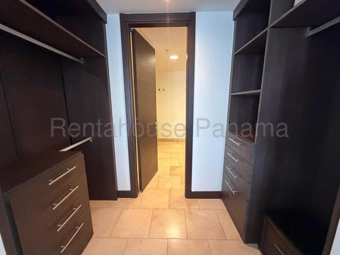 alquilo apartamento amoblado en punta pacifica OF 26-6300