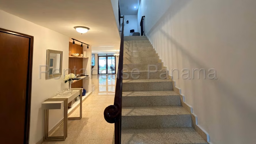 EN VENTA CASA DÚPLEX BELLAVISTA HQ - Imagen 11