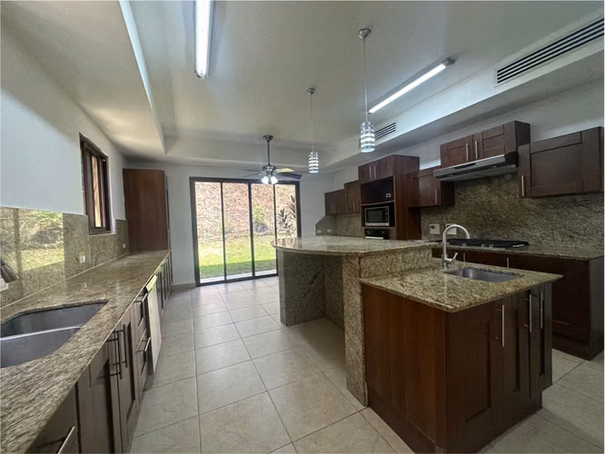 PH Embassy Club, Casa Forest State en Alquiler o Venta, Clayton 4 recamaras - Imagen 5