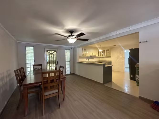 Casa remodelada en venta en Llanos de Curundu Albrook