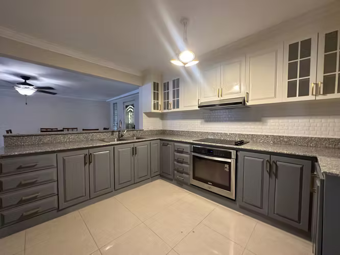Casa remodelada en venta en Llanos de Curundu Albrook