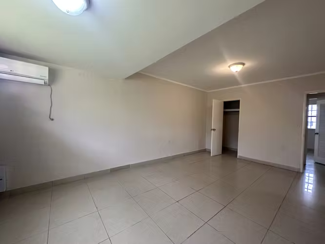 Casa remodelada en venta en Llanos de Curundu Albrook