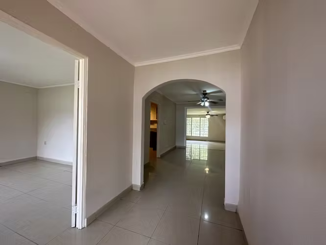 Casa remodelada en venta en Llanos de Curundu Albrook