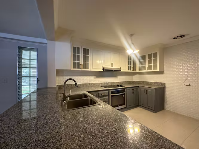 Casa remodelada en venta en Llanos de Curundu Albrook