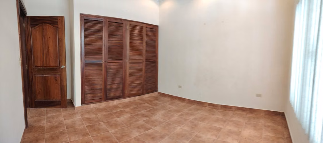 Espaciosa Casa en clima fresco - Sora Panama