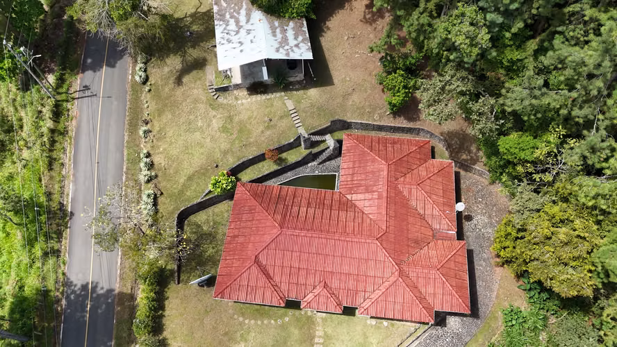 Espaciosa Casa en clima fresco - Sora Panama