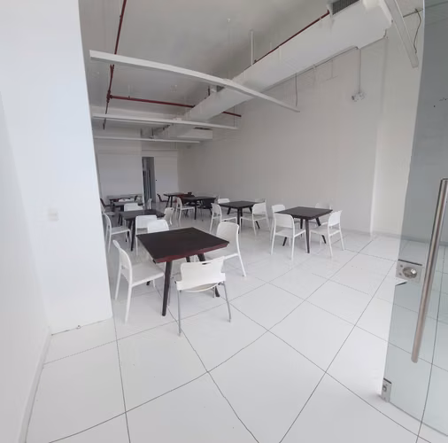 LOCAL  PB COMERCIAL VIA PORRAS 92 MTS 150 ESTACIONAMIENTOS - Imagen 4