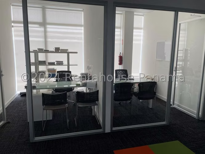 Oficina Comercial en Alquiler en Costa Sur JG