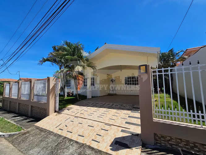 Venta de casa en Villas del golf, Chitré