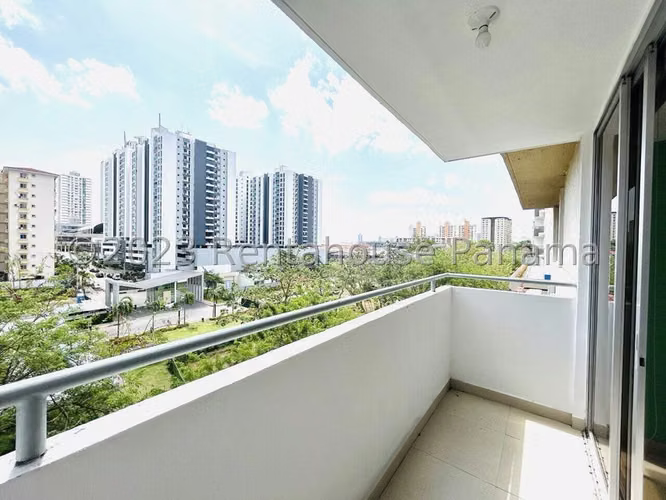 Apartamento en Venta en Torres de Toscana Condado del Rey 24YCG9815