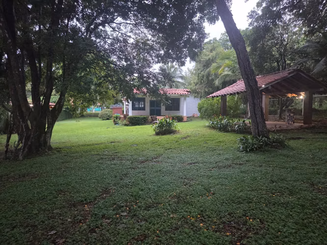 CASA DE PLAYA EN CORONADO - DENTRO DEL CLUB DE GOLF