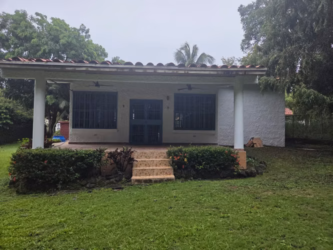 CASA DE PLAYA EN CORONADO - DENTRO DEL CLUB DE GOLF