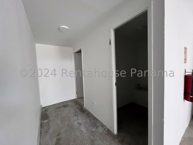 Vendo Galera en Parque Lefevre 26-3771GG