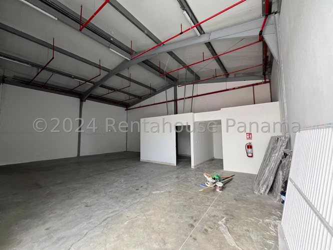 Vendo Galera en Parque Lefevre 26-3771GG