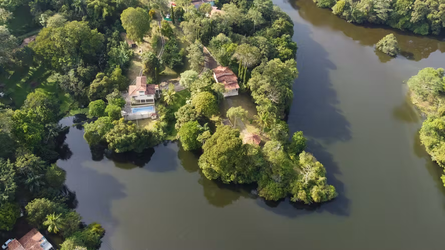 Lakefront villa for sale - exceptional investment opportunity!