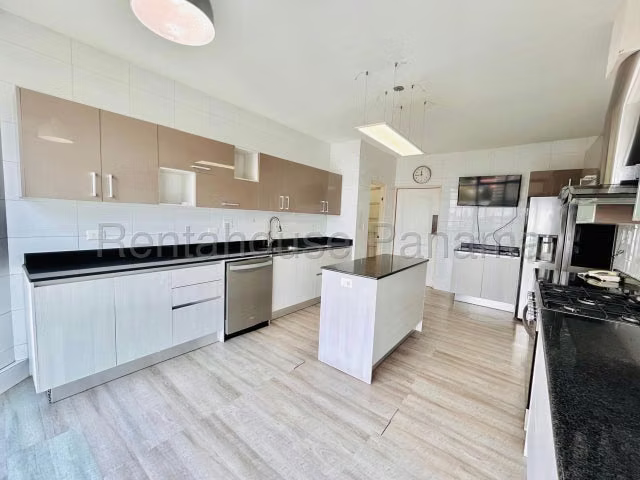 Venta PH Miramar plaza JM