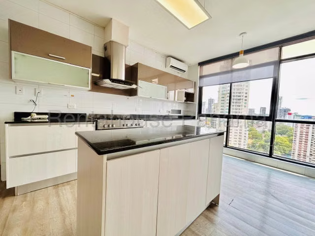Venta PH Miramar plaza JM