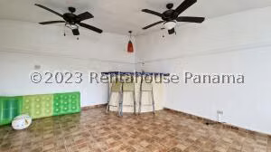 Venta de Casa con 326m2 en Brisas del Golf 26-1819SR