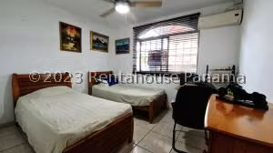 Venta de Casa con 326m2 en Brisas del Golf 26-1819SR