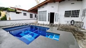 Sale of House with 326m2 in Brisas del Golf 26-1819SR