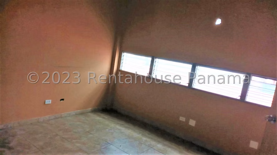 Local / Edificio Comercial en Venta en Avenida Justo Arosemena – 300 m² Terreno JG