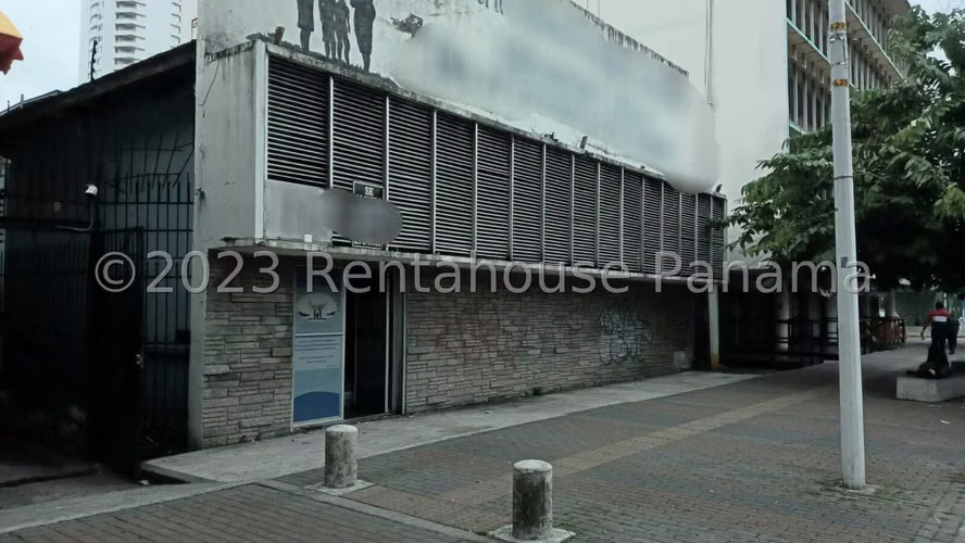 Commercial Building for Sale on Avenida Justo Arosemena – 300 m² Lot JG