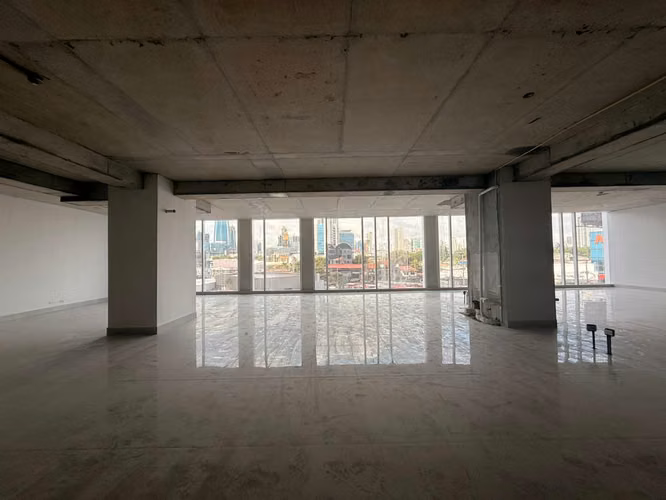 Oficina Amplia de 425 m² en The Towers Plaza en Alquiler - Imagen 8