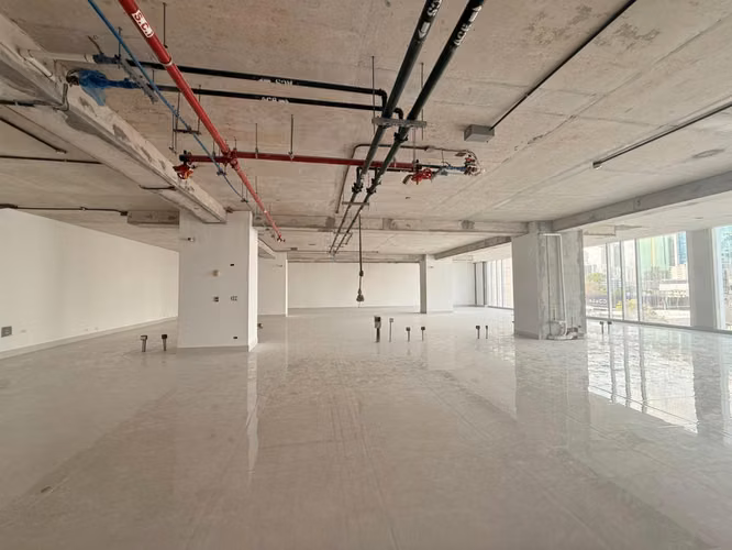 Oficina Amplia en gris de 425 m² en The Towers Plaza en Venta