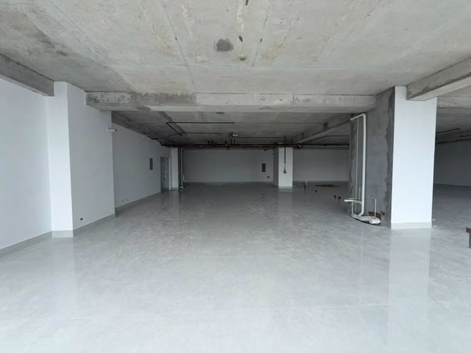 Oficina Amplia en gris de 425 m² en The Towers Plaza en Venta
