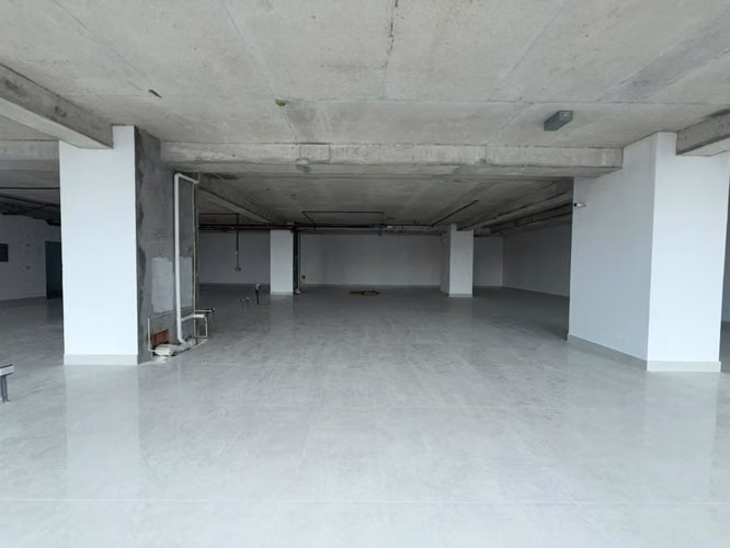 Oficina Amplia en gris de 425 m² en The Towers Plaza en Venta