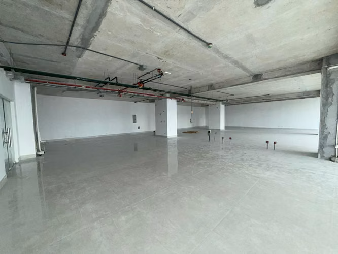 Oficina Amplia en gris de 425 m² en The Towers Plaza en Venta
