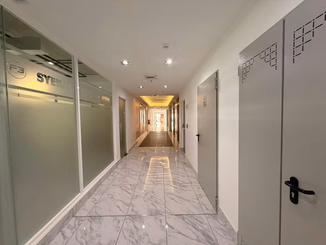 Oficina Amplia en gris de 425 m² en The Towers Plaza en Venta