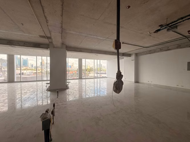 Oficina Amplia en gris de 425 m² en The Towers Plaza en Venta