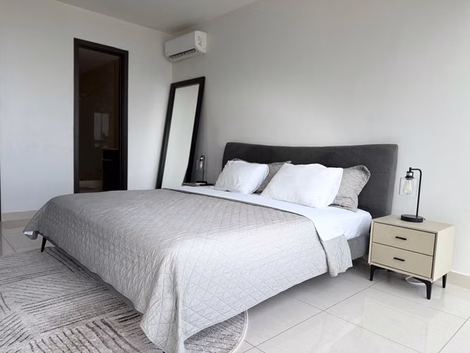 Vida en el skyline en Allure at the Park, Elegante Apartamento frente al Parque Urracá - Imagen 5