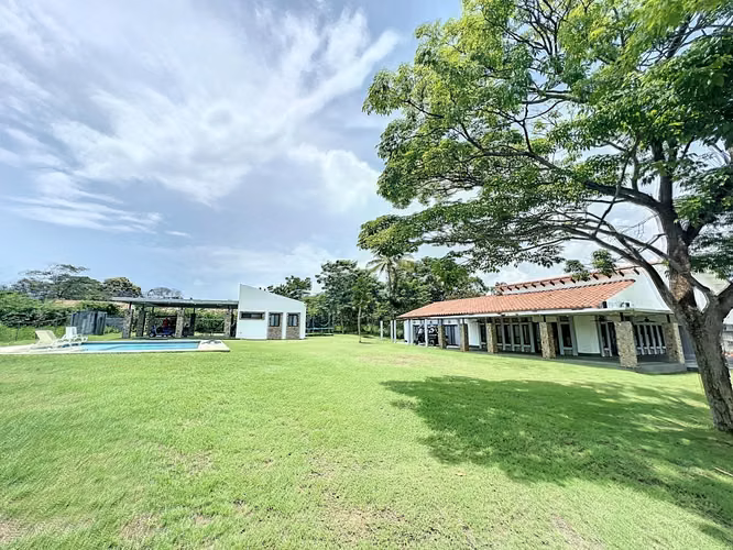 Venta de Casa con Piscina en Coronado – Club de Golf